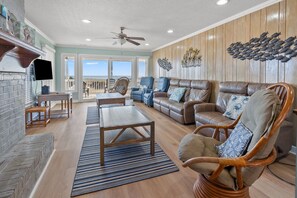 Flachbildfernseher, Videospiele, Tischfußball