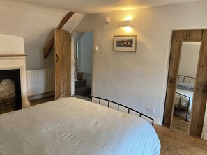 2 chambres, fer et planche à repasser, lit parapluie, Wi-Fi gratuit