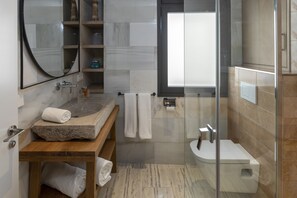 Hårføner, håndklær og toalettpapir