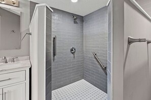 Ensemble douche/baignoire, baignoire à jets, serviettes fournies