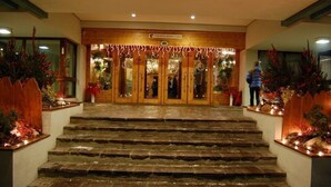 Pintu masuk hartanah