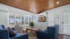 Unclassified image, 5 of 24, button - Woorim Beach House With Water Views (Woorim)