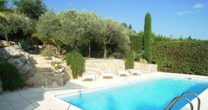 Traditional Family Villa A/C, 3 bedrooms, sleeps 6, easy walk to the village