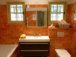 تجهيزات دش، مجففات شعر، مراحيض شطف، مناشف