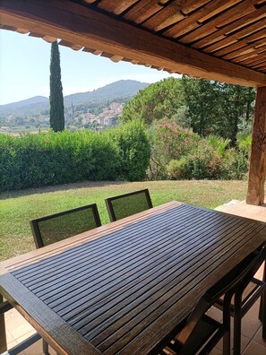 تناول الطعام بالخارج