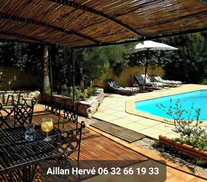 Outdoor dining - A house with a private pool just for you! Aillan Hervé (saint maurice sur eygues)
