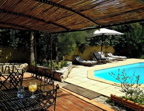 Outdoor dining - A house with a private pool just for you! Aillan Hervé (saint maurice sur eygues)