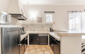 Private kitchen - A house with a private pool just for you! Aillan Hervé (saint maurice sur eygues)