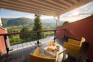 Outdoor dining - Bouganville Hill Resort Wellness Space (Picerno)