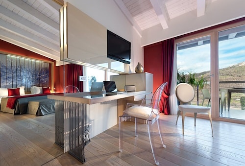 Bouganville Hill Resort & Wellness Space