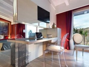 Unclassified image, 4 of 56, button