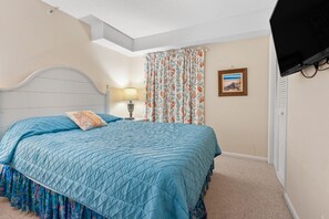 3 bedrooms, iron/ironing board, WiFi, bed sheets - Great side-view family condo rental w/pool, hot tubs in North Myrtle Beach (North Myrtle Beach)