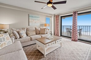 TV, DVD player - 3 Bedroom, beautifully decorated, amazing views-oceanfront condo w/outdoor pool and kiddie pool (North Myrtle Beach)