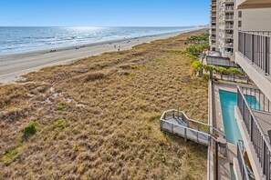 On the beach - 3 Bedroom, beautifully decorated, amazing views-oceanfront condo w/outdoor pool and kiddie pool (North Myrtle Beach)