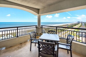 Outdoor dining - Penthouse condo w/ stunning ocean views, pools, lazy river, and on-site cafe (Family-Friendly!) (North Myrtle Beach)