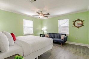 4 bedrooms, iron/ironing board, WiFi, bed sheets