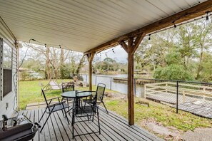 Outdoor dining - Lake w/ Dock & Fenced Yard-Sunny Side at Dog River (Mobile)