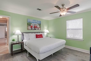 4 bedrooms, iron/ironing board, WiFi, bed sheets