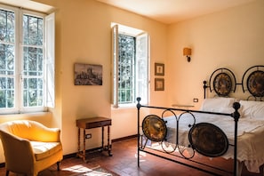 5 bedrooms, in-room safe, iron/ironing board, free WiFi