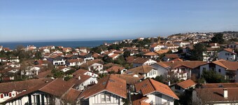 Appartement avec Terrasse et Piscine à Guéthary, Proche Plages