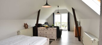 App.3 / 3-room (6 adults + infant), attic, with water view - Ferienwohnungen Zum