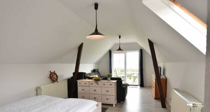 App.3 / 3-room (6 adults + infant), attic, with water view - Ferienwohnungen Zum