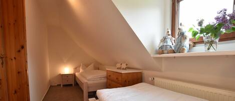 3 室のベッドルーム、旅行用ベビーベッド、WiFi、ベッドシーツ