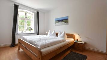 2 Schlafzimmer, Reisekinderbett, WLAN, Bettwäsche
