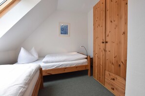 3 bedrooms, WiFi, bed sheets