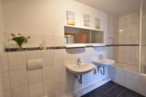 Unclassified image, 2 of 20, button