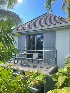 Outdoor dining - Studio Boudha Zen   Residence Adam et Eve (Baie Orientale)