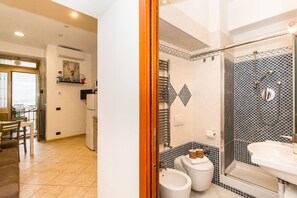 Appartamento | Bagno | Doccia, soffione a pioggia, asciugacapelli, bidet
