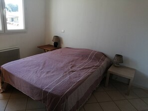 3 bedrooms, free WiFi - 109 - Villa in a small hamlet with collective swimming pool in Vendays (VENDAYS)