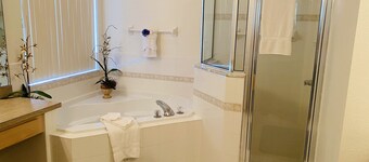 Villa Hideaway with pool and gamesroom