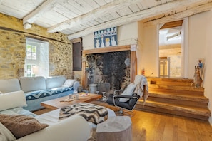 TV, fireplace, offices