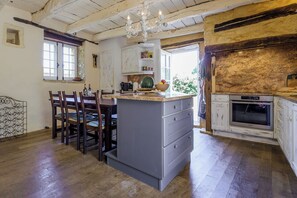 Réfrigérateur, four, plaque de cuisson, lave-vaisselle