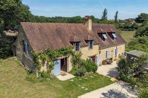 Exterior - Le Mouton qui Rit, renovated historical farmhouse with pool and stunning view (Saint-Pompont)