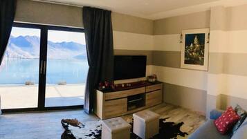 TV, DVD player