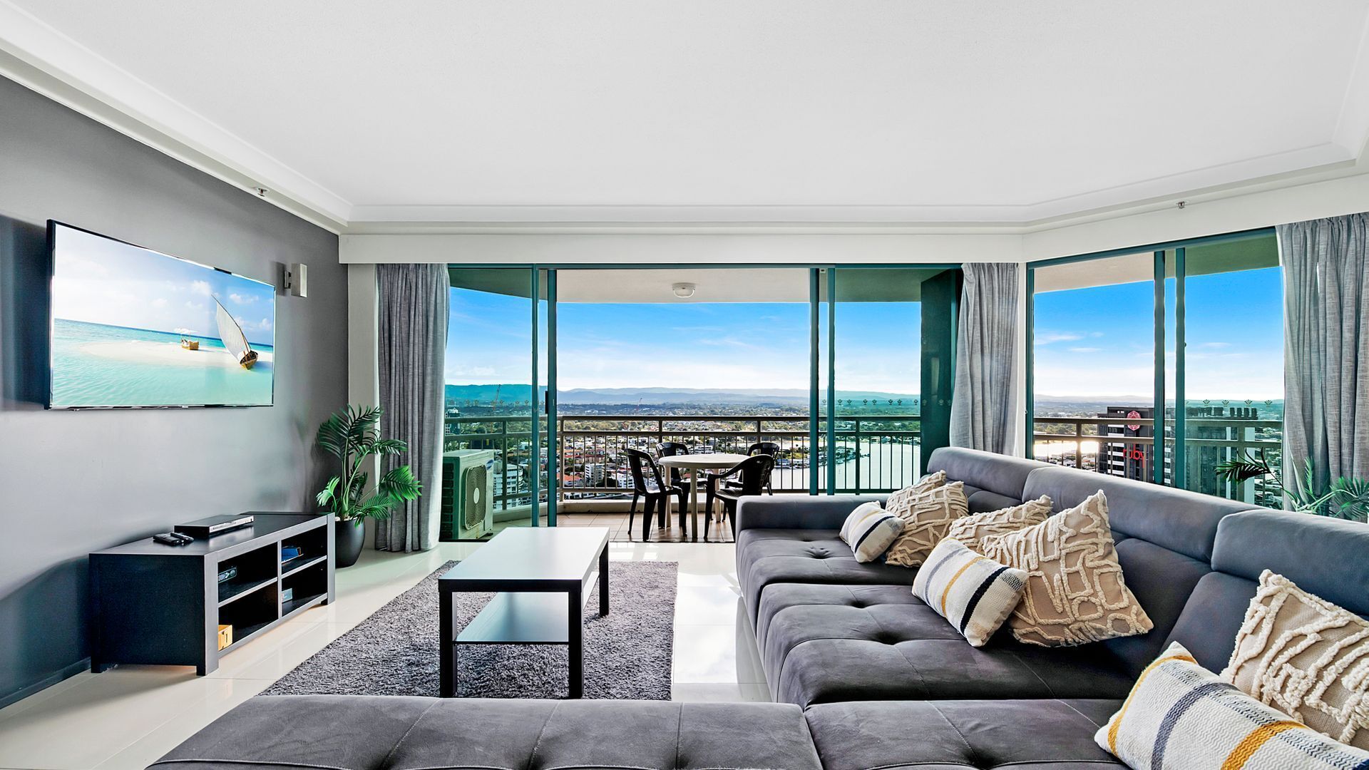 Crown Towers Luxury 3 Bedroom Apartment