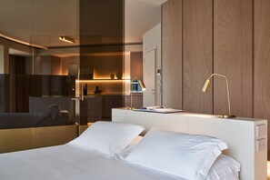 2 bedrooms, in-room safe, iron/ironing board, free WiFi