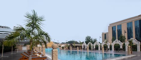 Outdoor pool, sun loungers