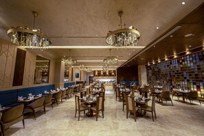 Restaurant - THE GAURS SAROVAR PREMIERE (Greater Noida)