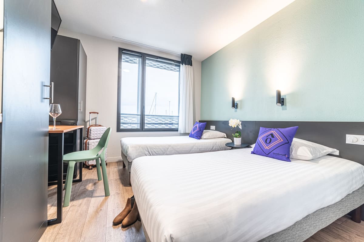 Standard Studio, 2 Single Beds | Desk, soundproofing, free WiFi, bed sheets