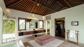 Villa, 5 Bedrooms | Bathroom | Rainfall showerhead, free toiletries, hair dryer, towels - Villa Kalyani (Canggu)