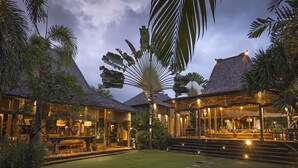 A resort with a well-lit outdoor area, including a pool and seating areas. - Villa Zelie (Canggu)