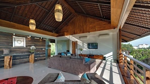 4 bedrooms, individually decorated, individually furnished, desk