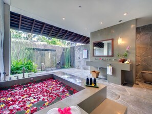 Villa, 5 Bedrooms | Bathroom | Shower, rainfall showerhead, free toiletries, hair dryer - Villa Samadhana (Sukawati)