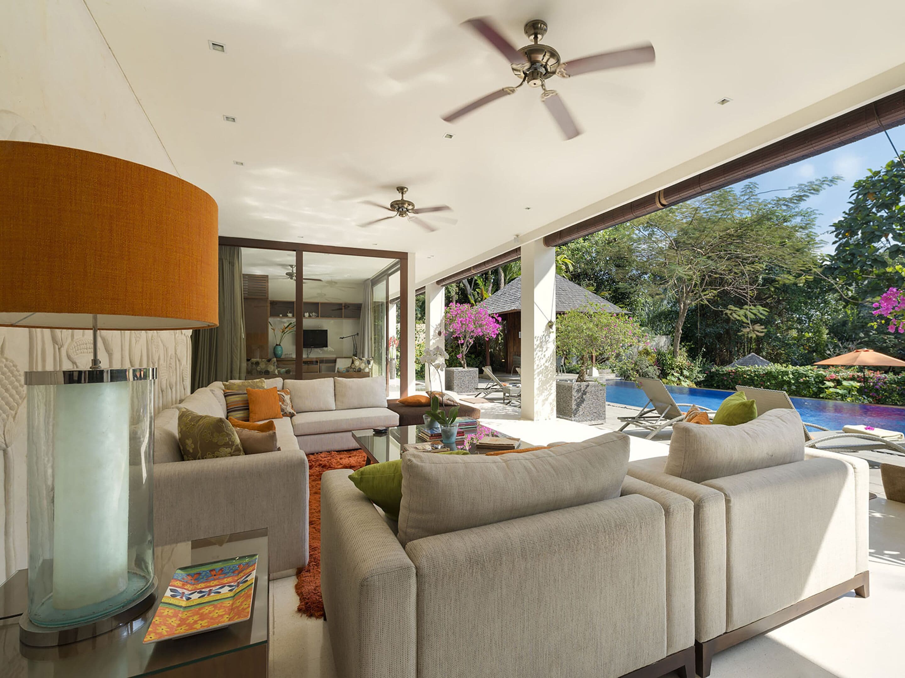 Televisión LED de 32 pulgadas con canales por satélite, una televisión