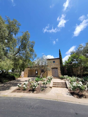Private Guest House part of a large Estate, Irvine