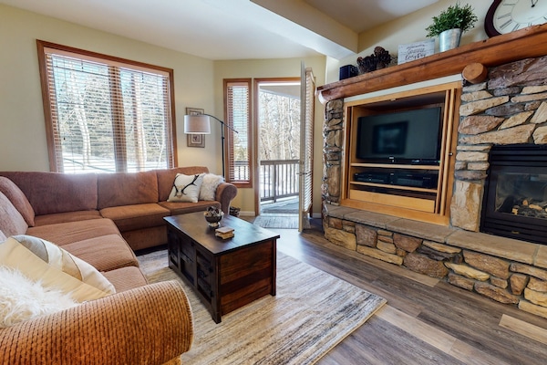 Condo, 2 Bedrooms | Living room | TV